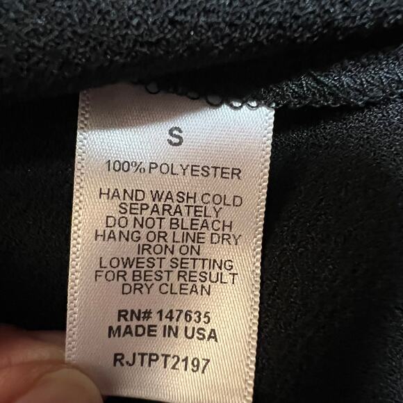 Romeo & Juliet Couture V-Neck Flowy A-Line Blouse Size Small NEW Minimalist - Picture 5 of 8